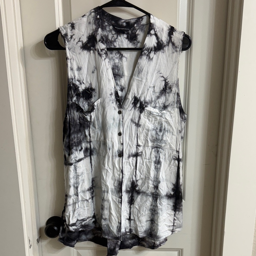 Rock & Republic tye-dye sleeveless v-neck button up with open flow back